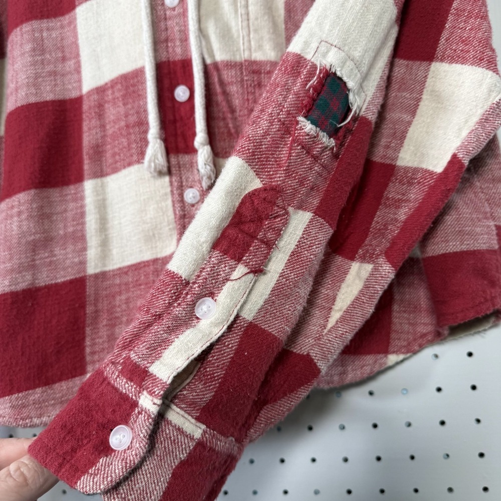 American Eagle Flannel Shirt Women's Large Red Plaid Cropped Hooded Button‎ Down - Picture 5 of 11